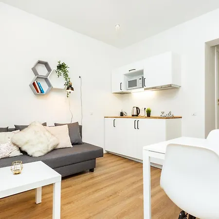 Apartment Easyrentals By *
